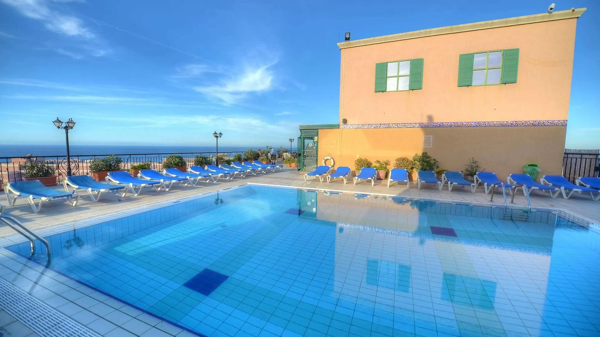 Vivaldi Hotel contacts