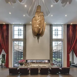 Hotel Zoo *****